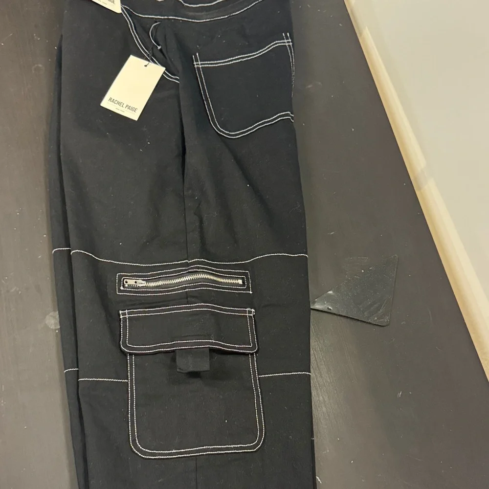Women Black Denim White Stitching Cargo Joggers Large NWT - Picture 2 of 6